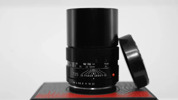 LEICA Elmarit-R 135mm f/2.8 MF 3 Cam Lens #2984477 Pristine/Near Mint