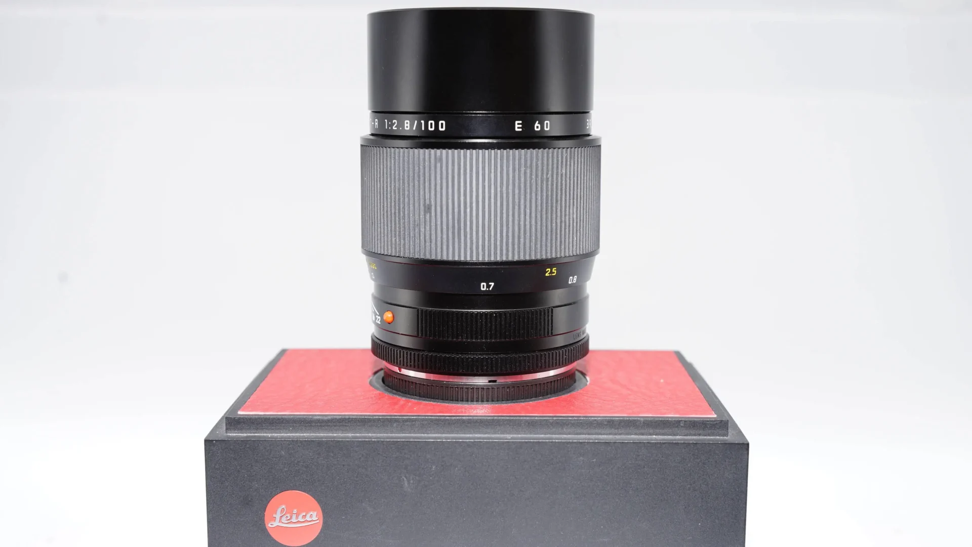 LEICA APO-Maco-Elmarit-R 100mm f/2.8 ROM Lens Boxed #3901240 - Image 4